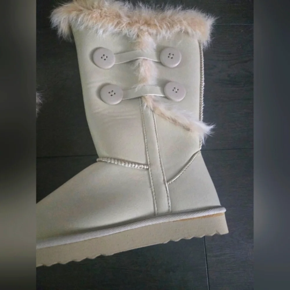 SilverDew Ivory Faux Fur Lined Winter Boots Triple Button Cozy Women's Boots